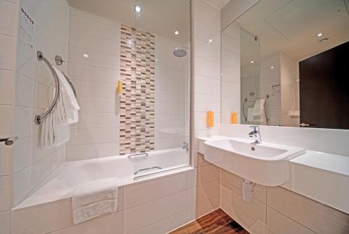 Premier Inn Dubai Al Jaddaf - An Emirates Group Company