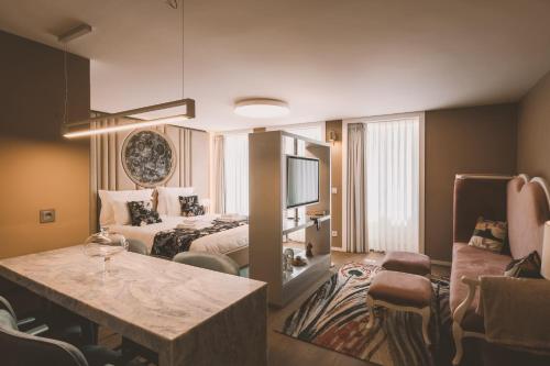 Viterbo'8 - Bonjardim Apartments